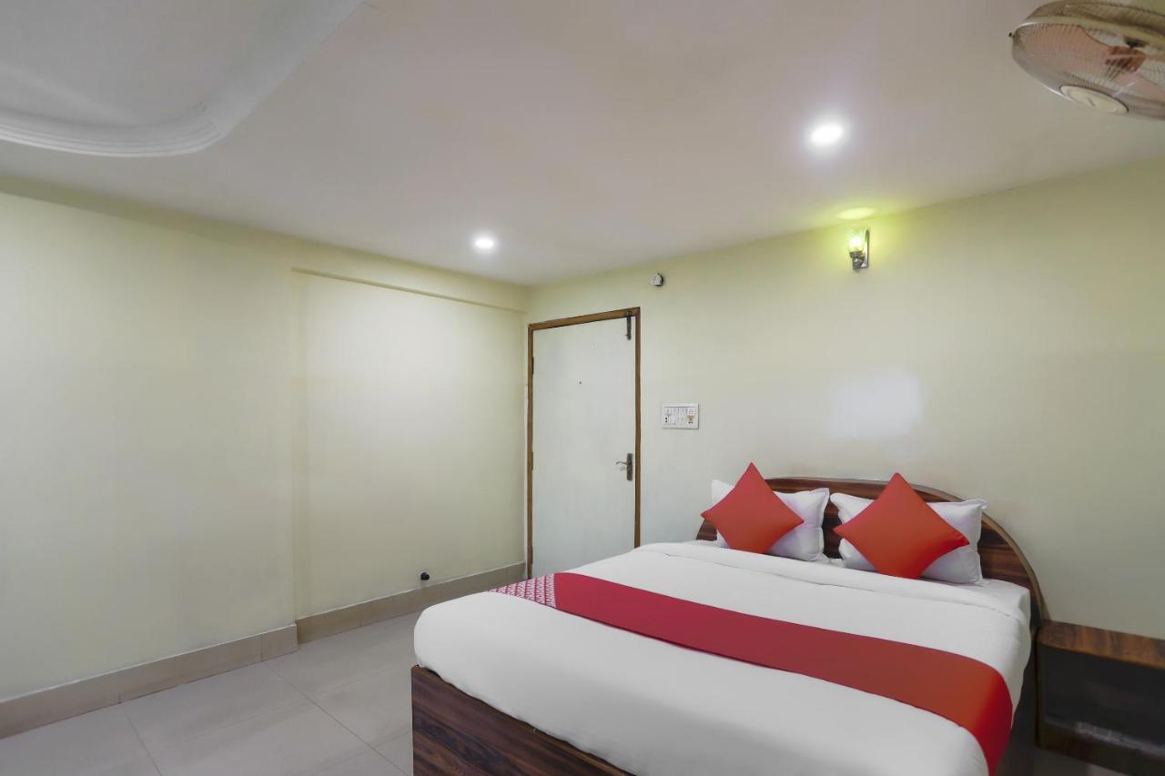 Oyo 72139 Rishi Satsang Bhawan Otel Vrindāvan Dış mekan fotoğraf
